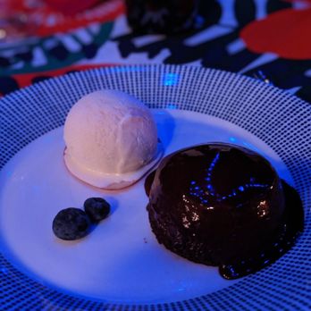 Table At Home - Chocolate lava cake with ice cream by Chef Sam Fox - Personal Chefs Near Me Table At Home - Chocolate lava cake with ice cream by Chef Sam Fox - Personal Chefs Near Me