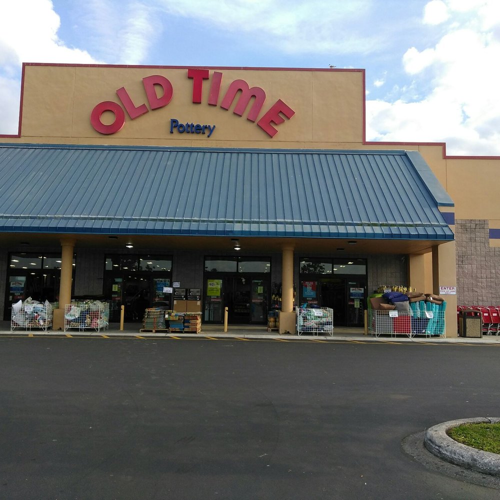 The entrance to Old Time Pottery in Brandon Fl.