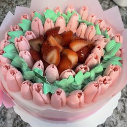 Mother's Day strawberry deluxe cake Mother's Day strawberry deluxe cake