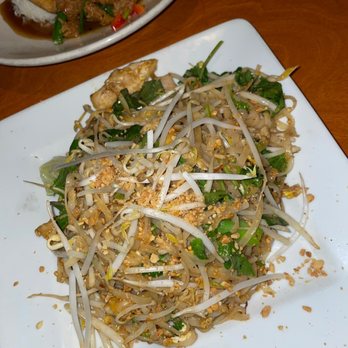 Big Bowl - Chicken Pad Thai - Chinese Near Me - Schaumburg, Illinois Big Bowl - Chicken Pad Thai - Chinese Near Me - Schaumburg, Illinois