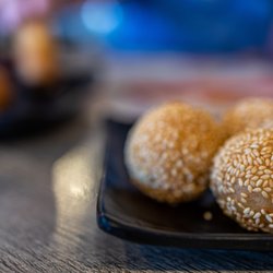 IT DIMSUM - Red Bean Sesame Balls ($4)
