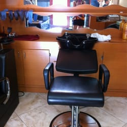 Yoly's Hair Cuts - Shampoo chair area