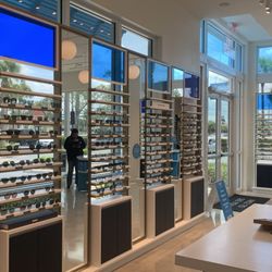 Warby Parker Shoppes at Isla Verde - Inside