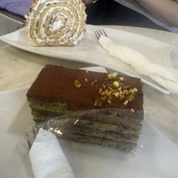 Chocholate ganache And vanilla roll Chocholate ganache And vanilla roll