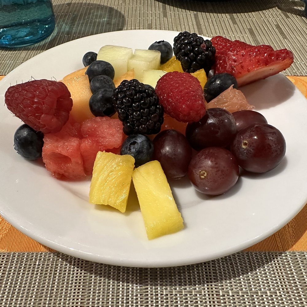Four Kachinas Inn - Breakfast: fruit plate. - Hotels Near Me - Santa Fe, New Mexico Four Kachinas Inn - Breakfast: fruit plate. - Hotels Near Me - Santa Fe, New Mexico