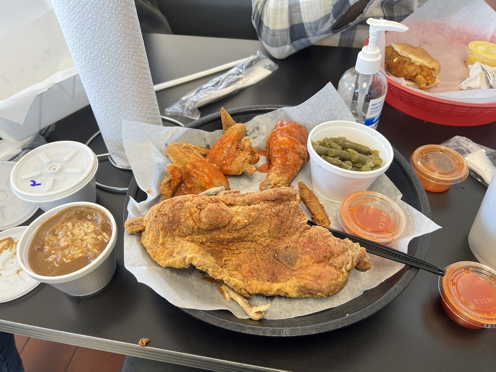 BETTY & BUDDY’S Updated November 2024 101 N Main St, Tabor City