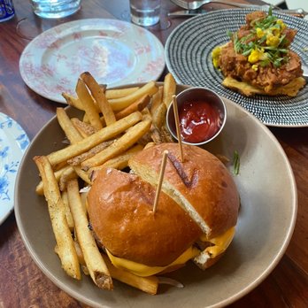 Beatnik On The River - Double cheeseburger - Cocktail Bars Near Me - Chicago, Illinois Beatnik On The River - Double cheeseburger - Cocktail Bars Near Me - Chicago, Illinois