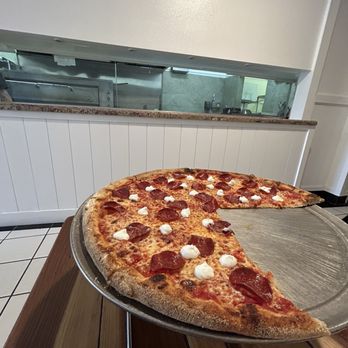 Back Bench Pizza - Pizza - Pizza Near Me - Ventura, California