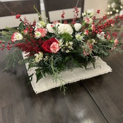 Stems Market - Christmas Table arrangement