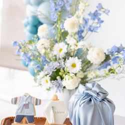 Rue Paperie - Anna also provided the beautiful florals for the head table which helped me save money on a separate florist