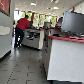 Discount Tire - Waiting area - Tires Near Me - St. Augustine, Florida