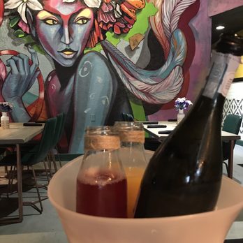 7th + Grove - Champagne - Southern Near Me - Tampa, Florida