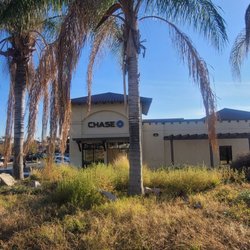 Chase Bank - What a dump! After numerous complaints Chase a 120 billion dollar company can't evev maintain their babk