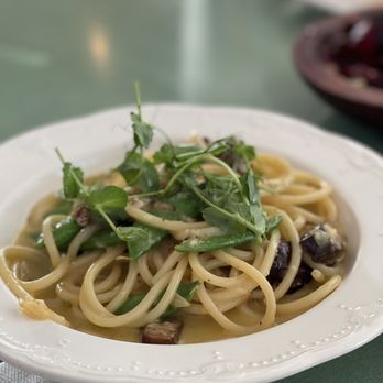 Mud Hen Water - Smoked Smoke Meat Carbonara bucatini - Hawaiian Near Me - Honolulu, Hawaii Mud Hen Water - Smoked Smoke Meat Carbonara bucatini - Hawaiian Near Me - Honolulu, Hawaii
