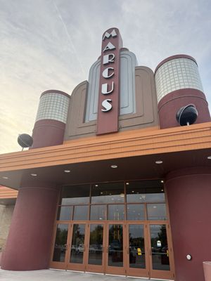 Marcus Oakdale Cinema by null