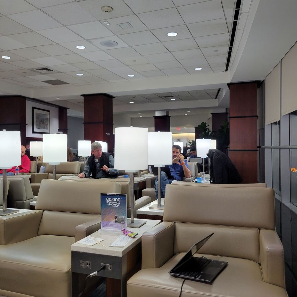 United Club - Terminal E - two people sitting in the lounge area - Airport Lounges Near Me - Houston, Texas United Club - Terminal E - two people sitting in the lounge area - Airport Lounges Near Me - Houston, Texas
