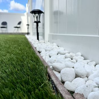 Pro Builders and Design - Backyard idea with turf and white pebble stone - General Contractors Near Me - San Diego, California Pro Builders and Design - Backyard idea with turf and white pebble stone - General Contractors Near Me - San Diego, California