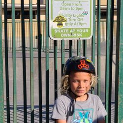 Recreation Park Skatepark - 7 year old grandson from Hawaii. He was here for 8 days and made it to 4 skatepark in the area, Monrovia was his favorite.