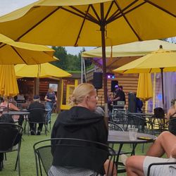 Stabbur Beer Garden at Al Johnson's - Live music