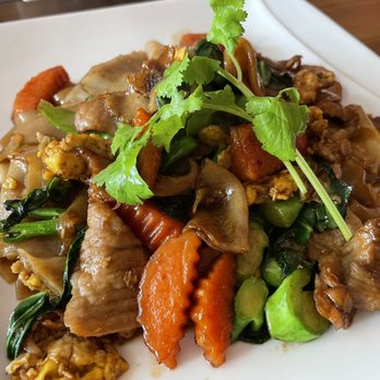 Thai Dishes - Beef pad see ew noodles - Thai Near Me - Marlton, New Jersey