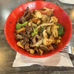 Make your own bowl: steak, shrimp, scallop, broccoli, carrot, onion, mushroom.