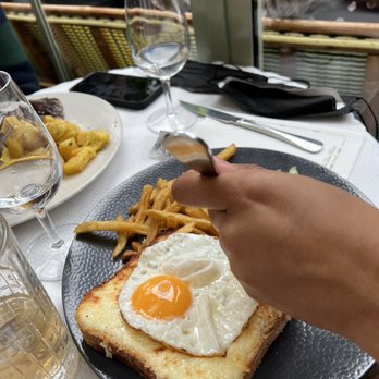 Les Deux Palais - Croquet Ma'dam - Brasseries Near Me - Paris, 75