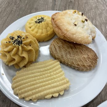 Sweet Aroma Pastry - Desserts Near Me - Newmarket, Ontario