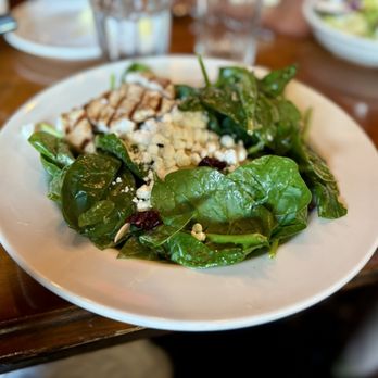 The Old Spaghetti Factory - Goat cheese spinach salad with chicken - Italian Near Me - Vancouver, British Columbia The Old Spaghetti Factory - Goat cheese spinach salad with chicken - Italian Near Me - Vancouver, British Columbia