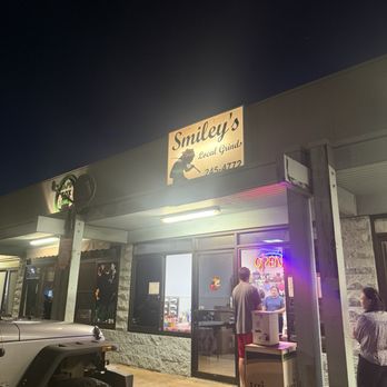 Smiley's Local Grinds - Store front - Hawaiian Near Me - Lihue, Hawaii Smiley's Local Grinds - Store front - Hawaiian Near Me - Lihue, Hawaii