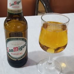 Hotel Manzanares - A cold beer and some good homemade food on the way to Madrid.