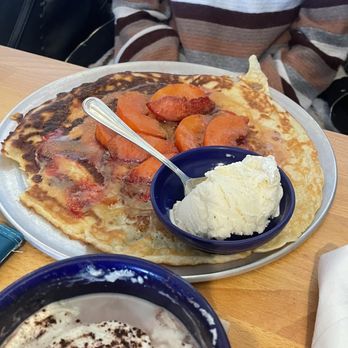 Van Gogh's Eeterie - Hot chocolate and my Leifje - Breakfast & Brunch Near Me - Springfield, Missouri