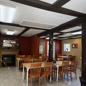 Sandy's Deli & Bakery - Inside - Delis Near Me - Cambria, California