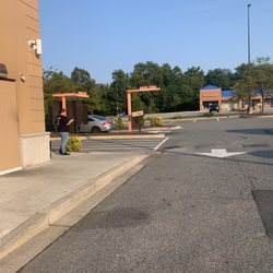 Dunkin' - Outside