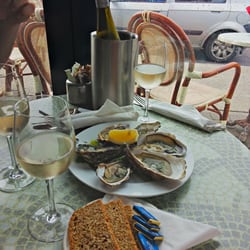 La Jolie Brise Restaurant - Delicious oysters!