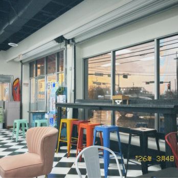 Sweet n Chill - inside/seating - Coffee & Tea Near Me - Dallas, Texas Sweet n Chill - inside/seating - Coffee & Tea Near Me - Dallas, Texas