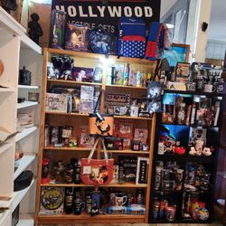 A-leave Antiques & Giftery - New memorabilia