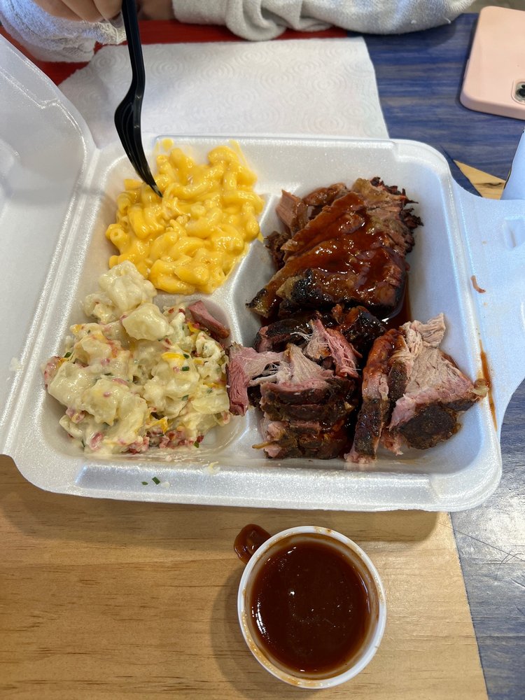 TEXAS BEST BBQ 4300 TX91, Denison, Texas Barbeque Restaurant