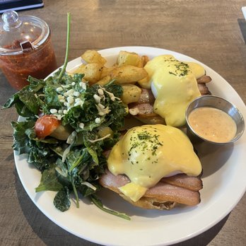Tanuki Restaurant - Eggs Benedict - Japanese Near Me - Markham, Ontario