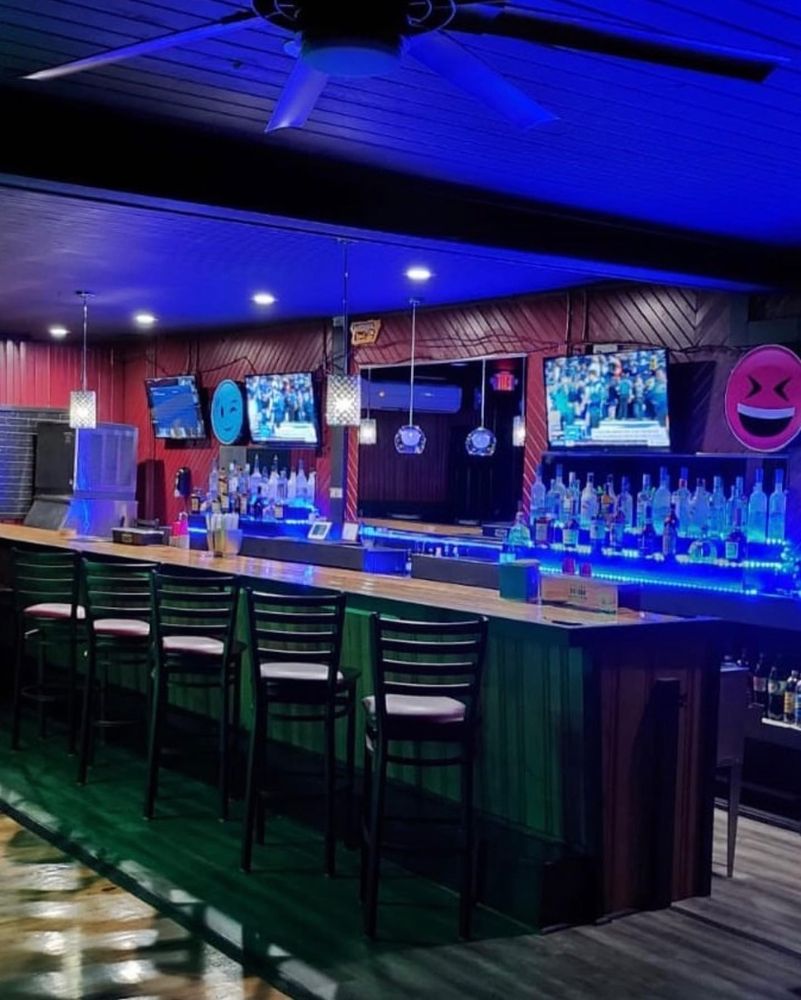 EMOJIIS SPORTS BAR Updated September 2024 631 Middletown Ave, New