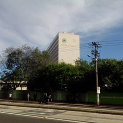Hospital de Clínicas de Porto Alegre - entrada pela Avenida Protásio Alves.