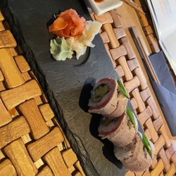 Izakaya Sushi Bar - Dikon roll with seared tuna