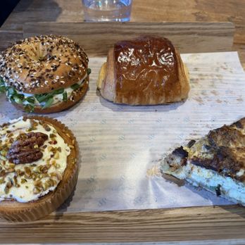 Croissante - Spring onion everything bagel, pan au chocolate, pecan cinnamon roll, mushroom artichoke quiche - Cafes Near Me - Santa Clara, California