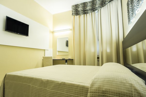 Hotel University by null
