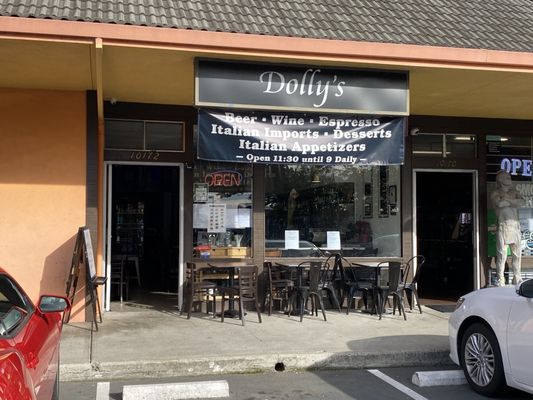Dolly's by null