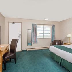 Ramada Limited Quesnel - Guest room