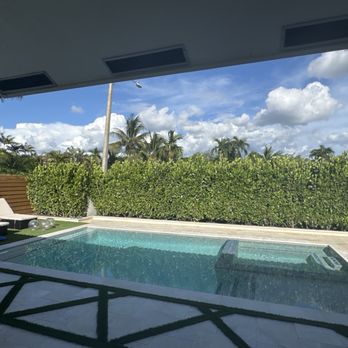 Gray Dolphin Pools & Construction - Pool & Hot Tub Service Near Me - Miami, Florida
