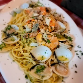 Cafe Corleone - Linguini with clams and shrimp - Italian Near Me - Paramount, California