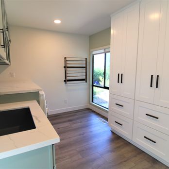 EN Design and Build - a kitchen with white cabinets and a sink - Interior Design Near Me - San Diego, California EN Design and Build - a kitchen with white cabinets and a sink - Interior Design Near Me - San Diego, California