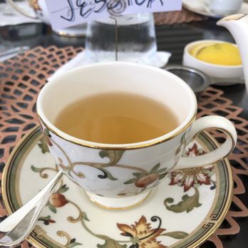 The Veranda - Oolong Tea - Wine Bars Near Me - Honolulu, Hawaii