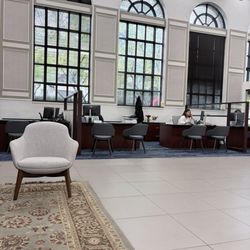 Fifth Third Bank - Bank lobby